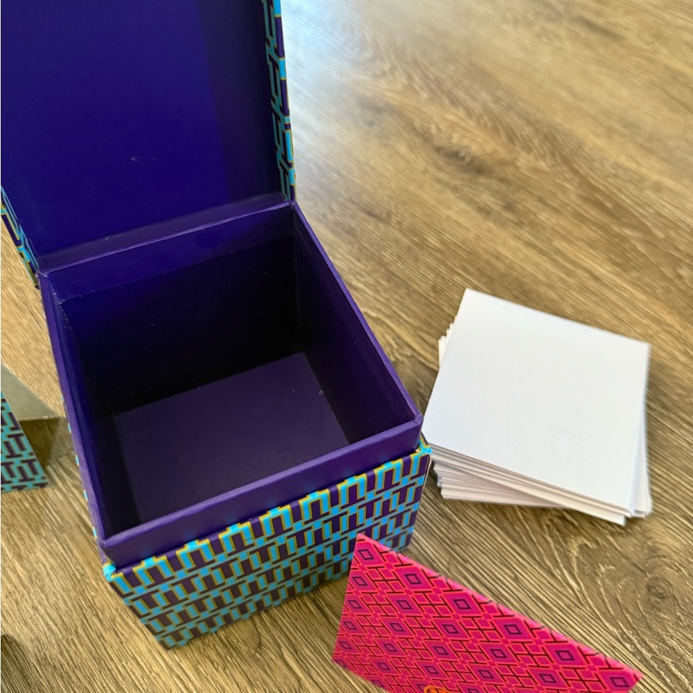 Tory Burch Geometric Box with Colorful Cards - Picture 4 of 5